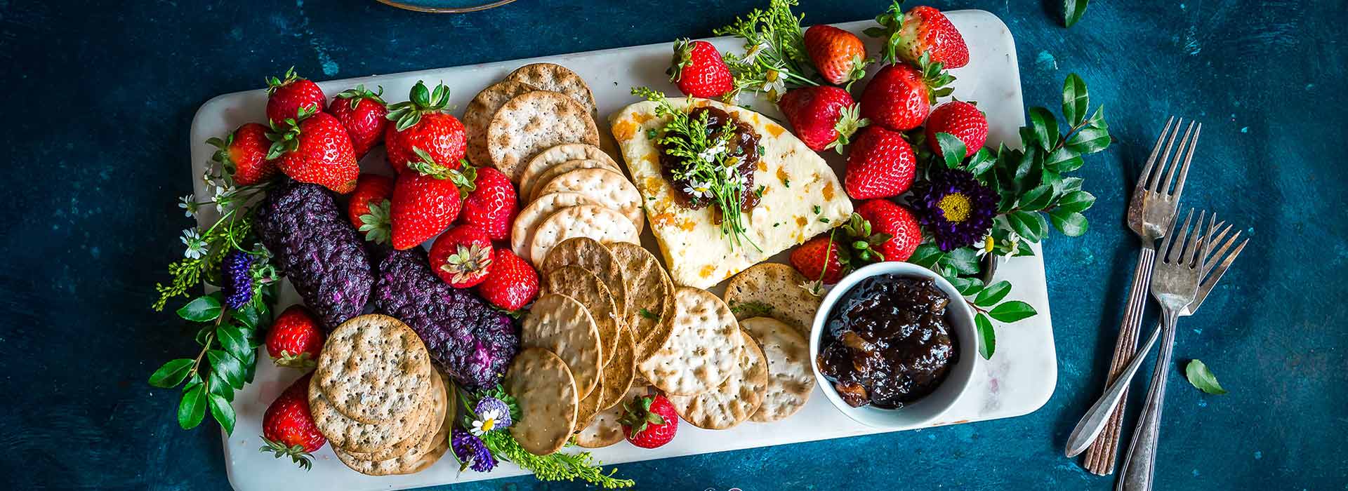 Plate with cheese, crackers and assorted fruits